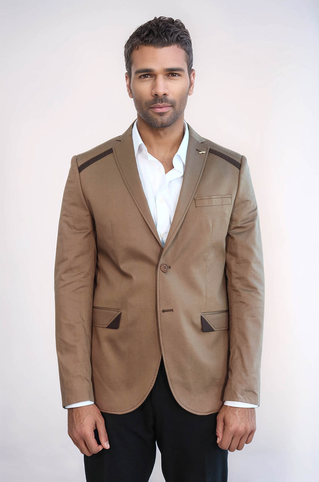 Veste beige à double boutons et épaule à revers mono-Wessi