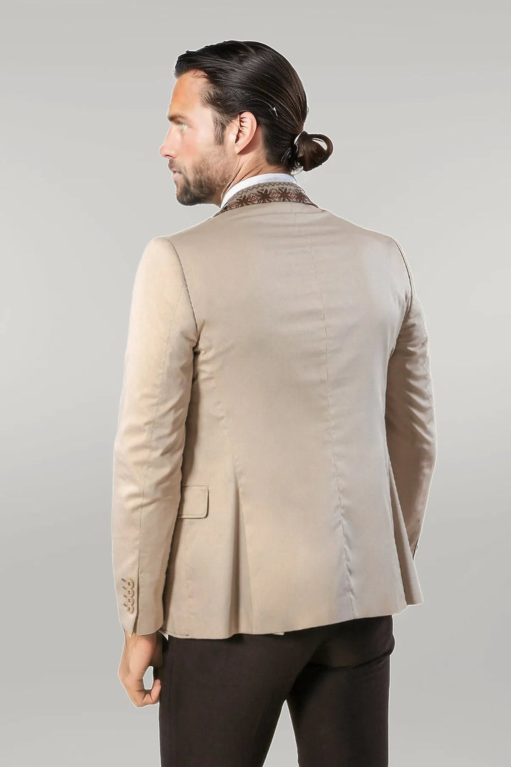 Chaqueta Beige con Solapa Mono y Cuello de Punto con Botones Dobles-Wessi