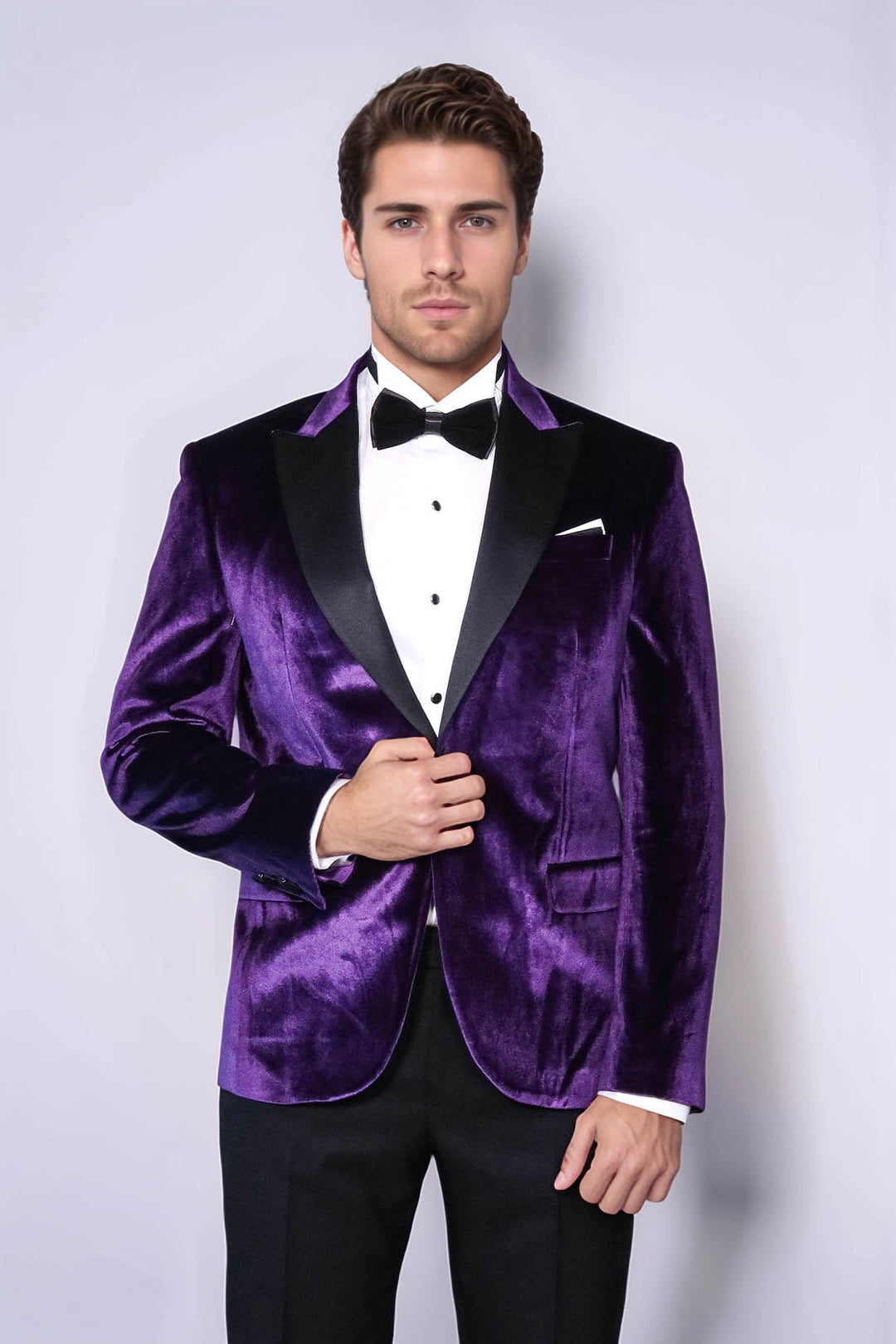 Blazer de fiesta de hombre morado con un solo botón y corte entallado de terciopelo