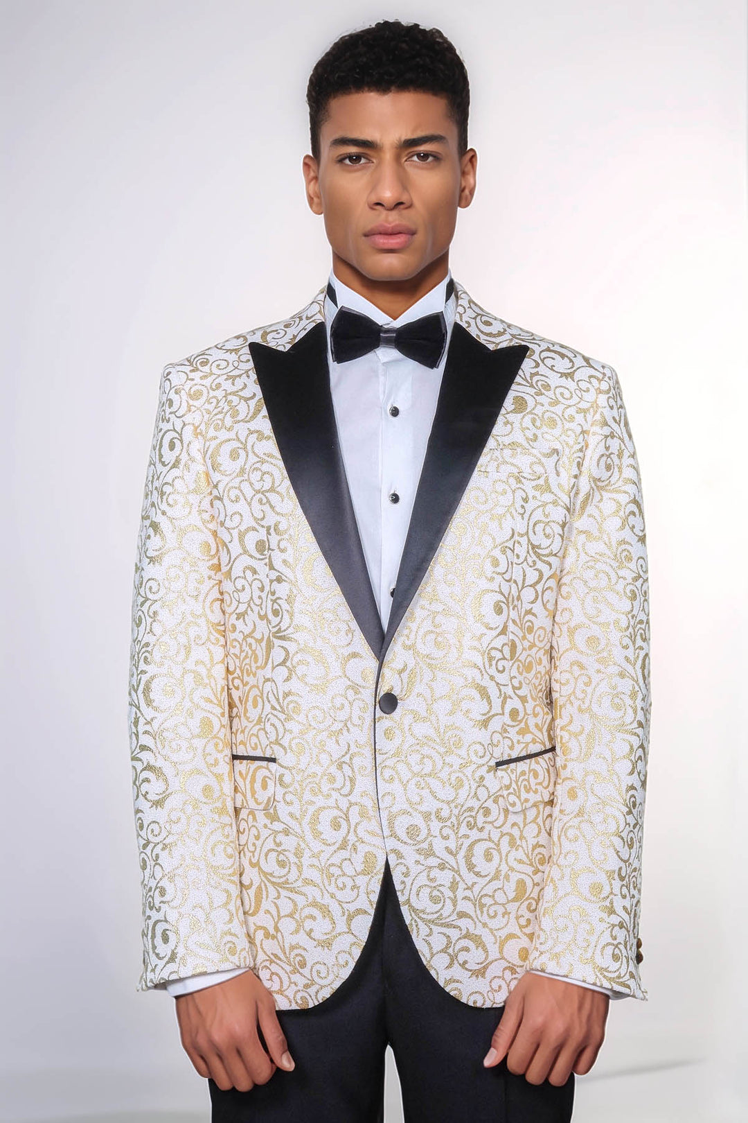 Blazer de graduación para hombre con estampado de volutas doradas sobre blanco - Wessi