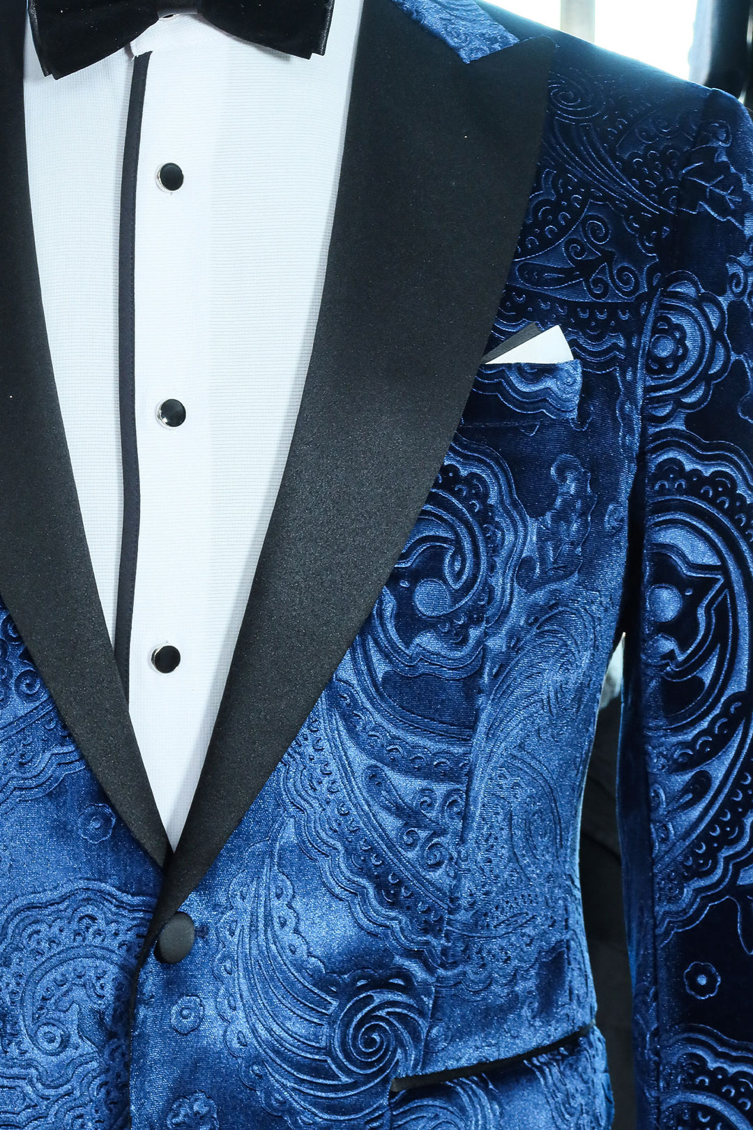 Royal Blue Velvet Paisley Pattern Peak Lapel Tuxedo Jacket with Black Pants - Elegant Celebration Attire"