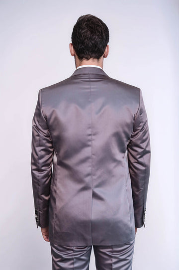 Traje de novio gris satinado con solapa modelada de dos piezas y dos botones