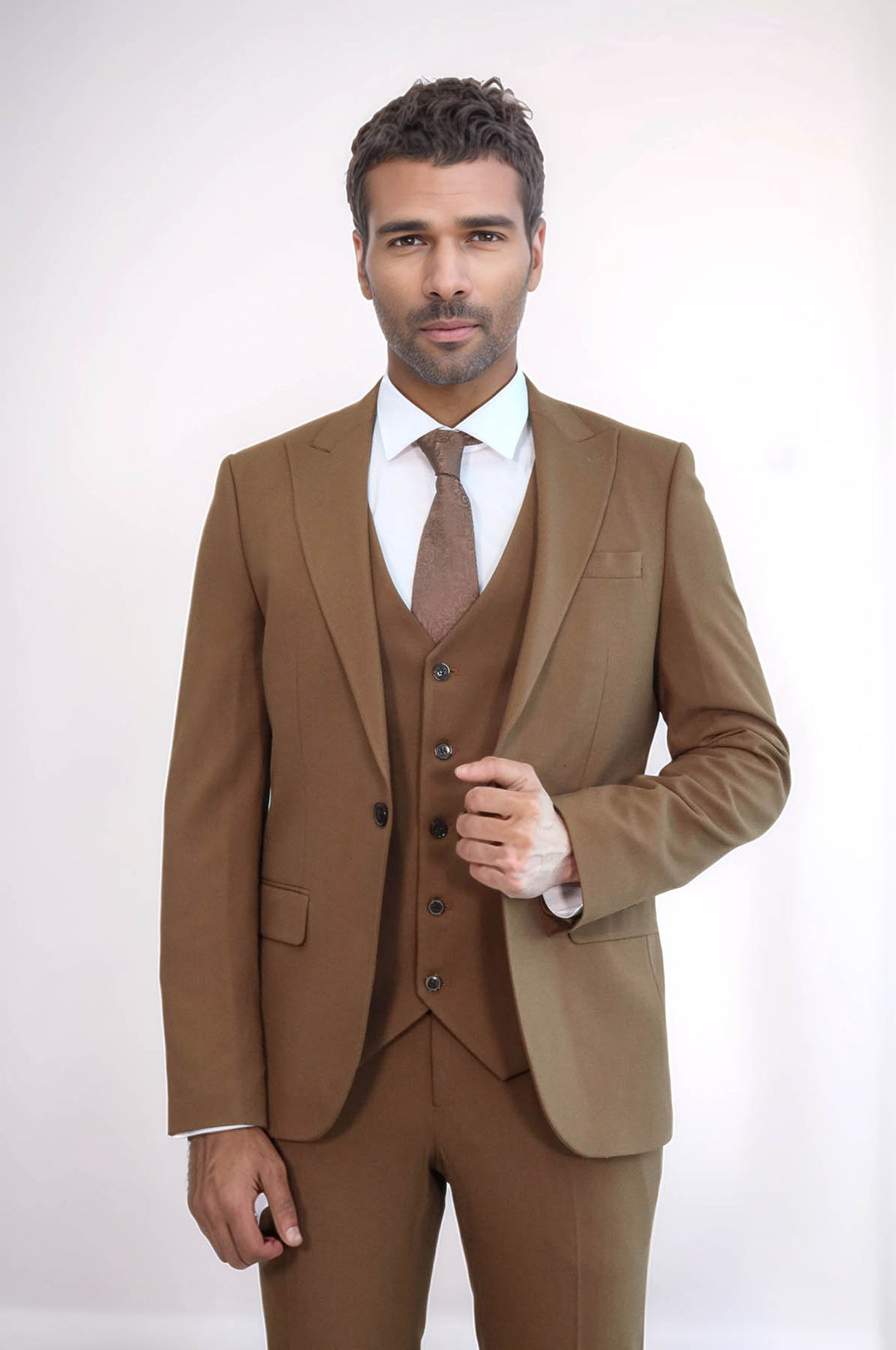 Abito da uomo marrone chiaro a tre pezzi slim fit con bottone singolo