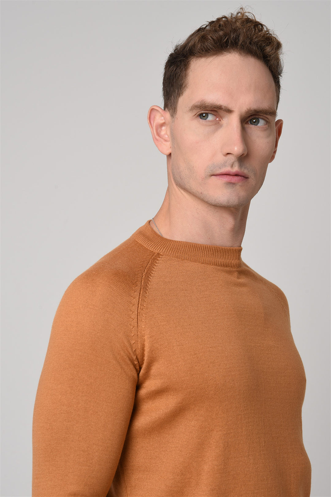 Jersey de punto Tabac con cuello redondo y corte slim para hombre - Wessi