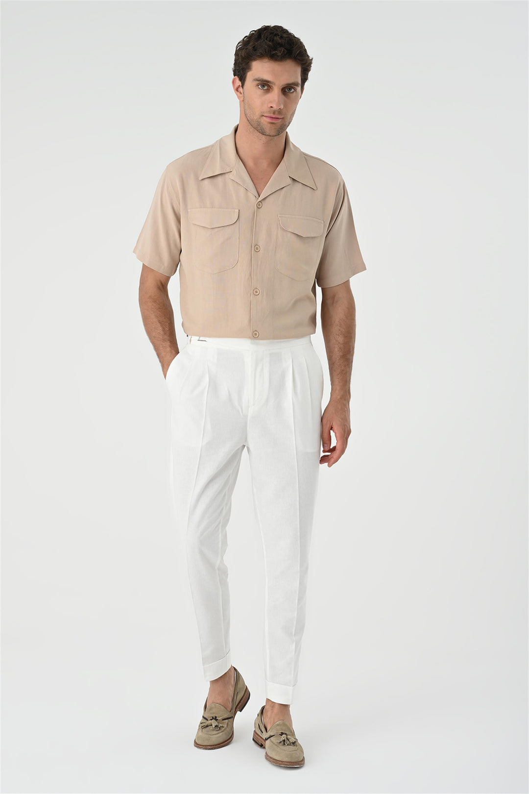 Camisa con detalle de bolsillo y cuello camp beige para hombre - Wessi