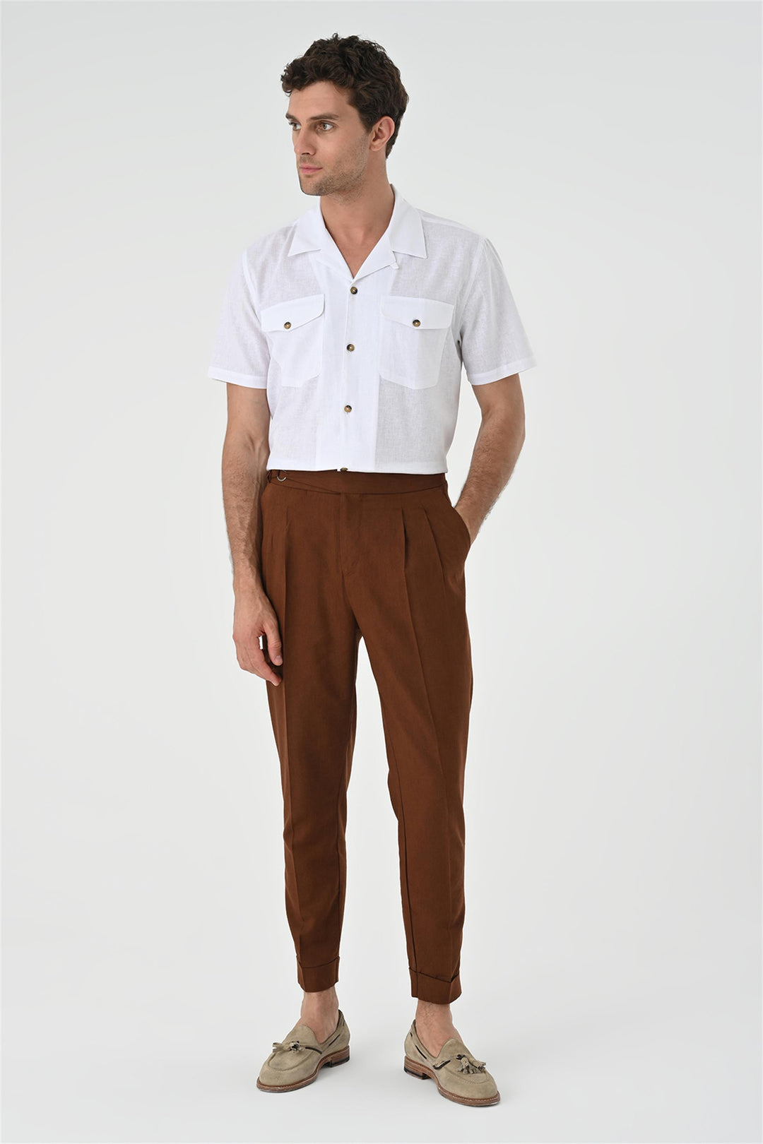 Camisa blanca con detalle de bolsillo y cuello camp para hombre - Wessi