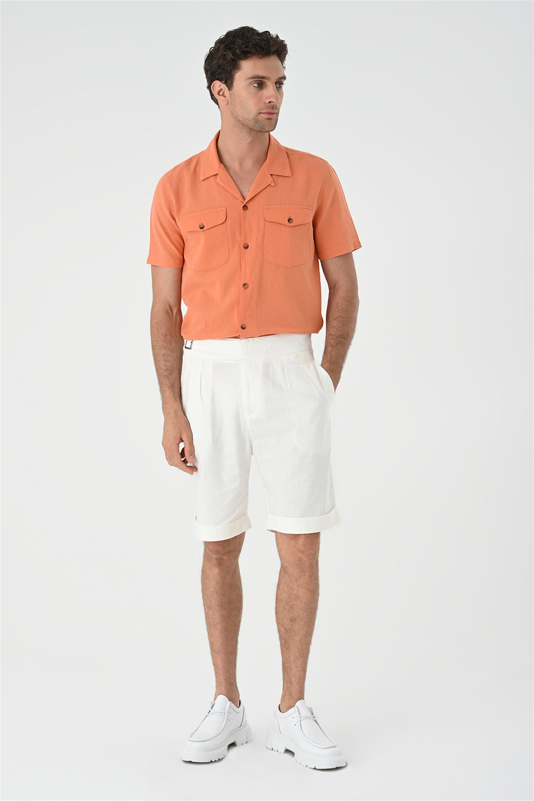 Camisa naranja con detalle de bolsillo y cuello Camp para hombre - Wessi