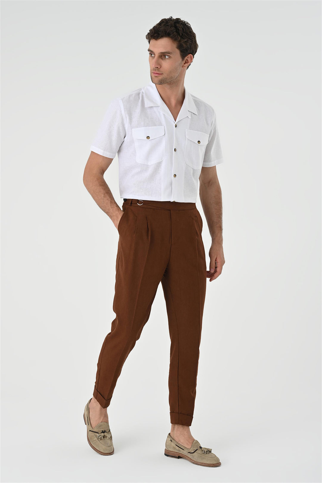 Camisa blanca con detalle de bolsillo y cuello camp para hombre - Wessi