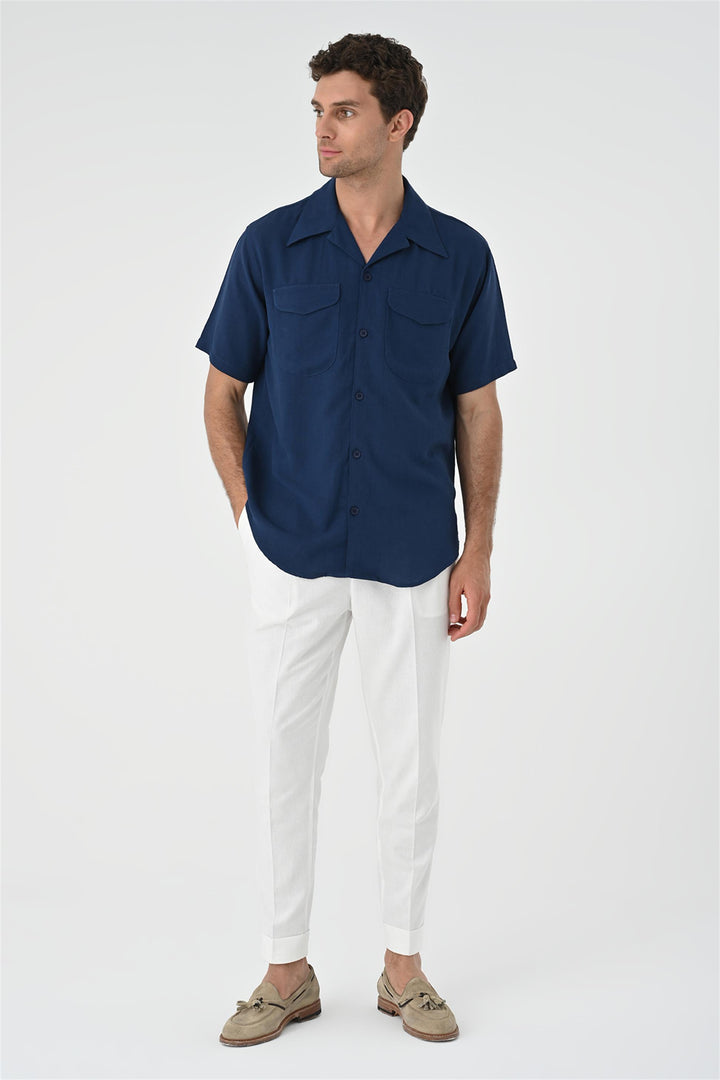 Camisa con detalle de bolsillo y cuello camp azul marino para hombre - Wessi