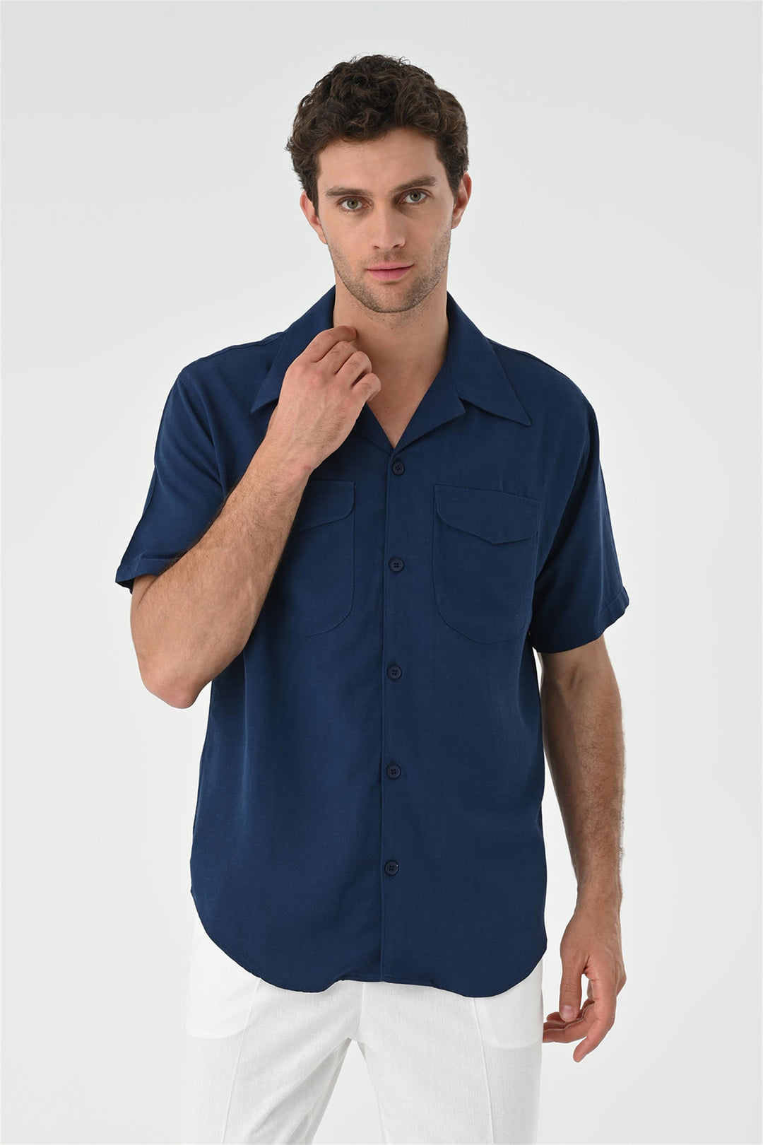 Camisa con detalle de bolsillo y cuello camp azul marino para hombre - Wessi