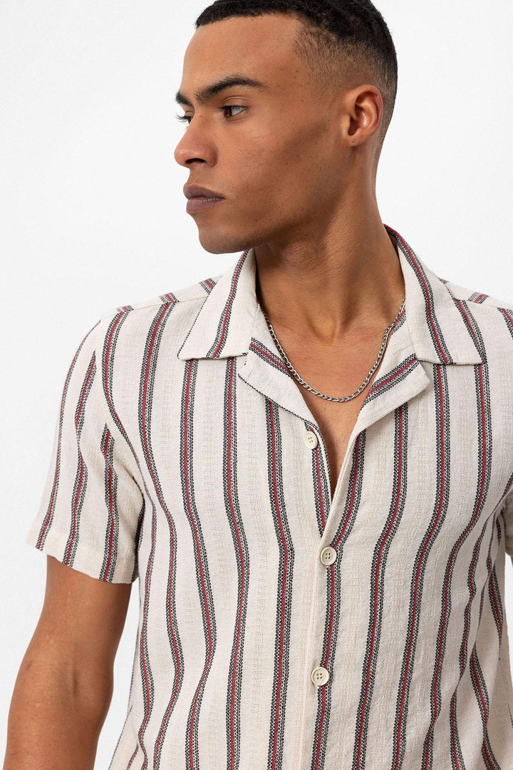 Camisa de hombre con cuello camp a rayas burdeos - Wessi