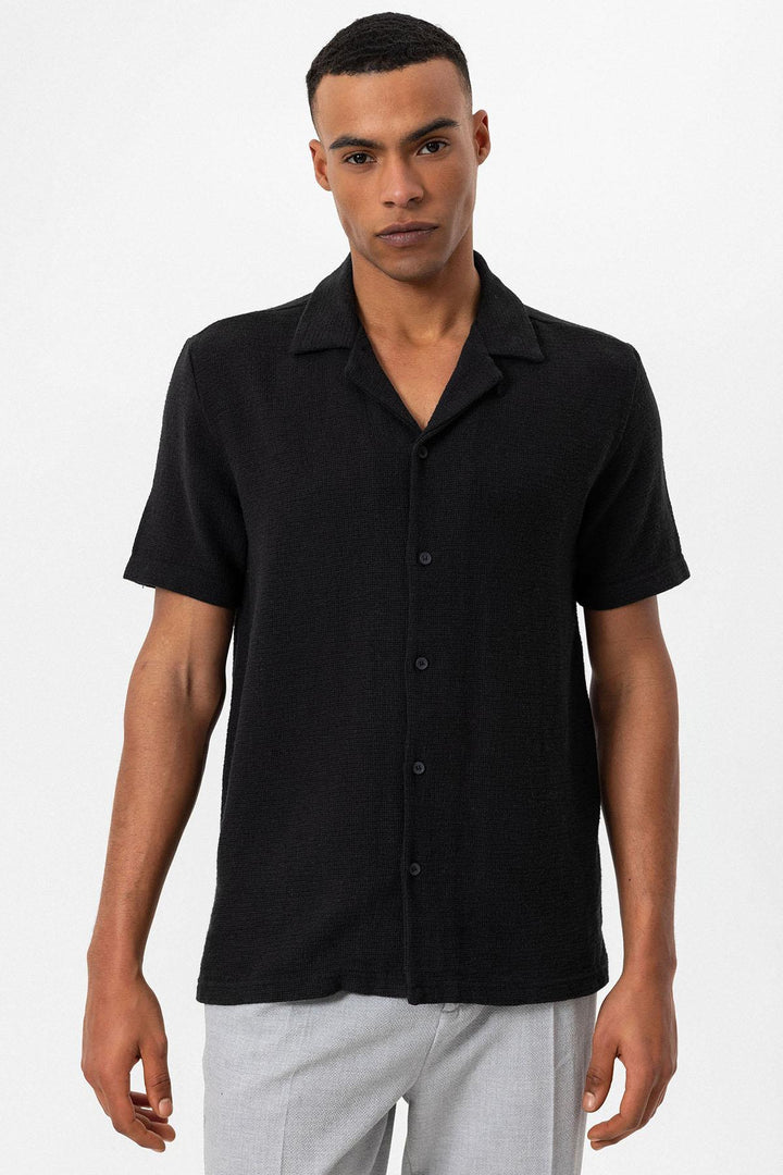 Camisa de hombre con cuello camp texturizado de punto negro - Wessi