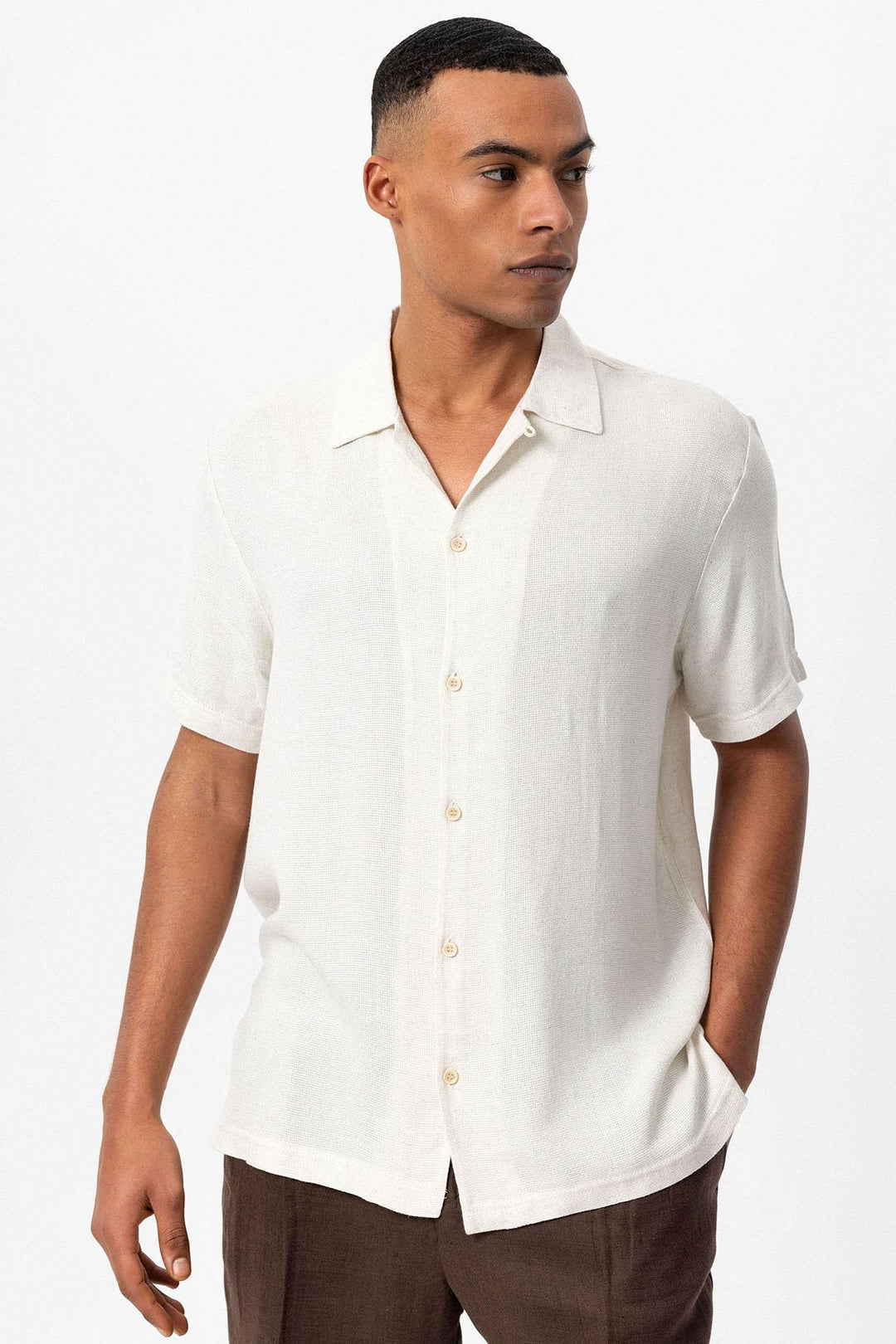 Camisa de hombre con cuello camp texturizado de punto crudo - Wessi