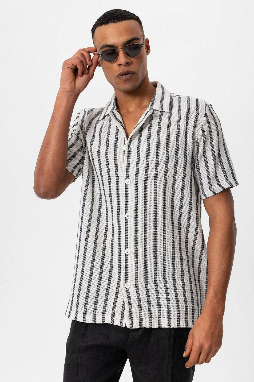 Camisa de manga corta de punto con cuello Camp negro para hombre - Wessi