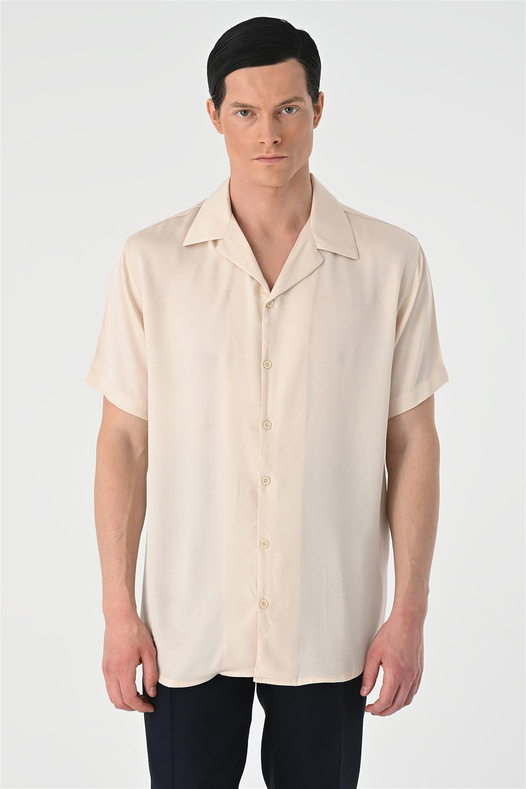 Camisa oversize de manga corta para hombre beige con cuello abierto - Wessi