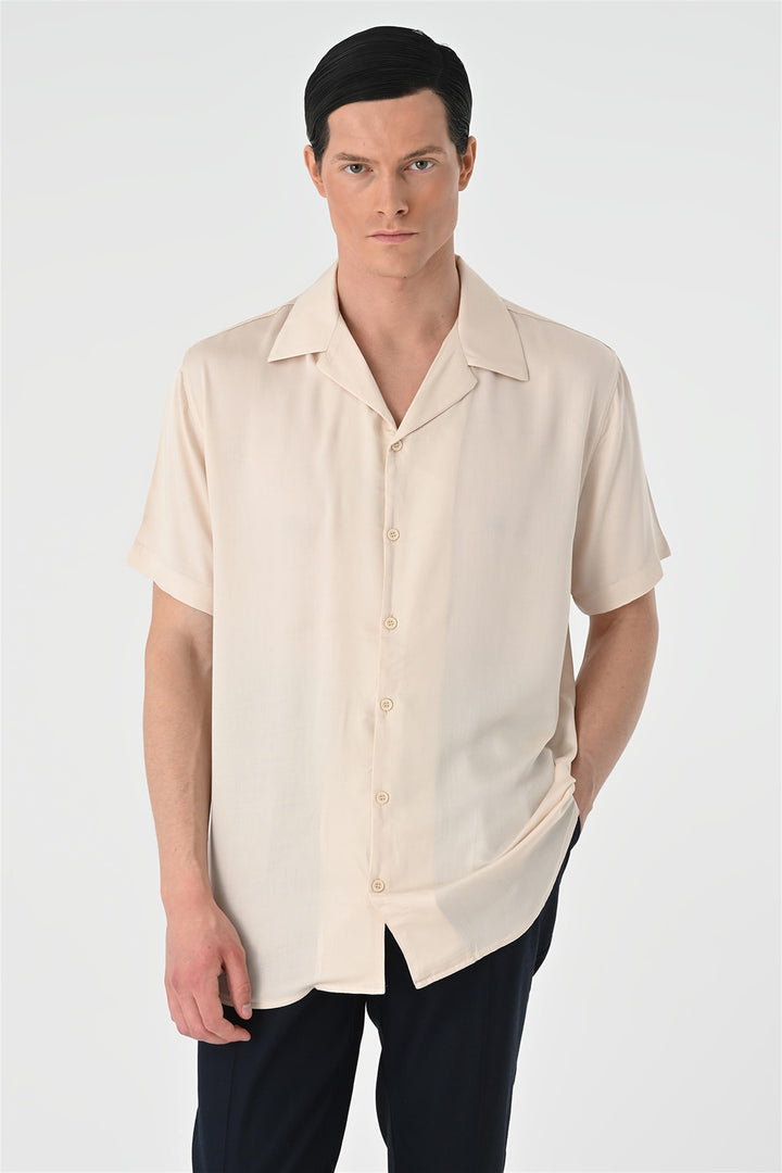 Camisa oversize de manga corta para hombre beige con cuello abierto - Wessi