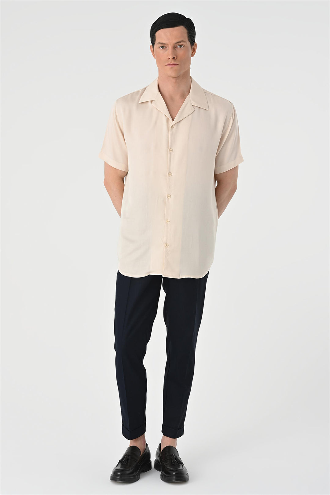 Camisa oversize de manga corta para hombre beige con cuello abierto - Wessi