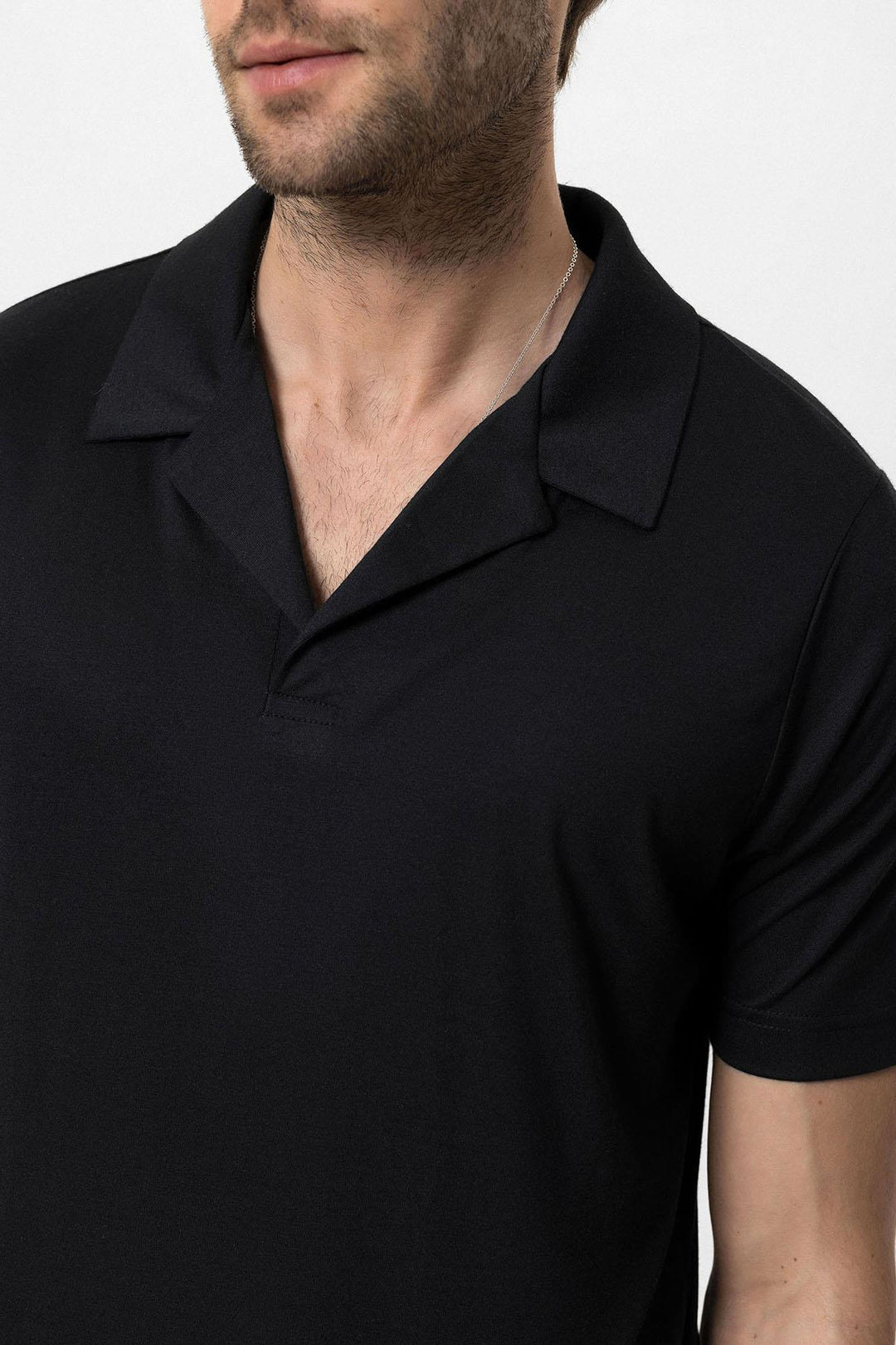 T-shirt da uomo con vestibilità regolare e colletto Camp nero - Wessi