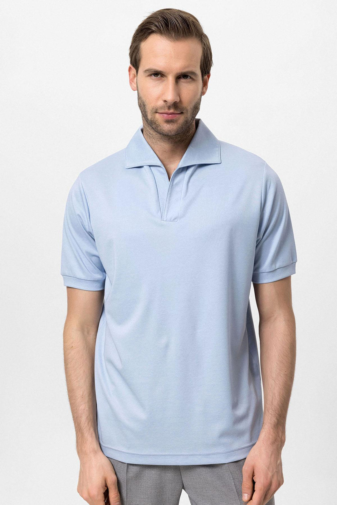 Camisa de hombre azul celeste con cuello camp y corte regular - Wessi