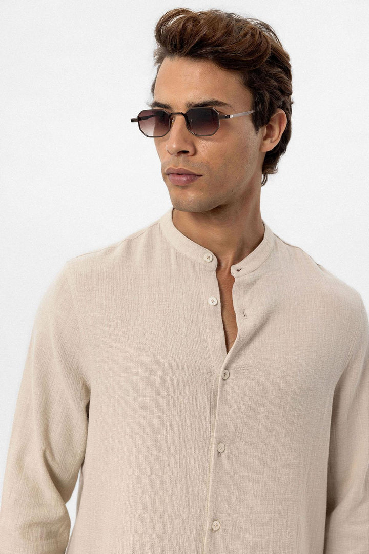 Camisa tejida cuello mao beige para hombre - Wessi