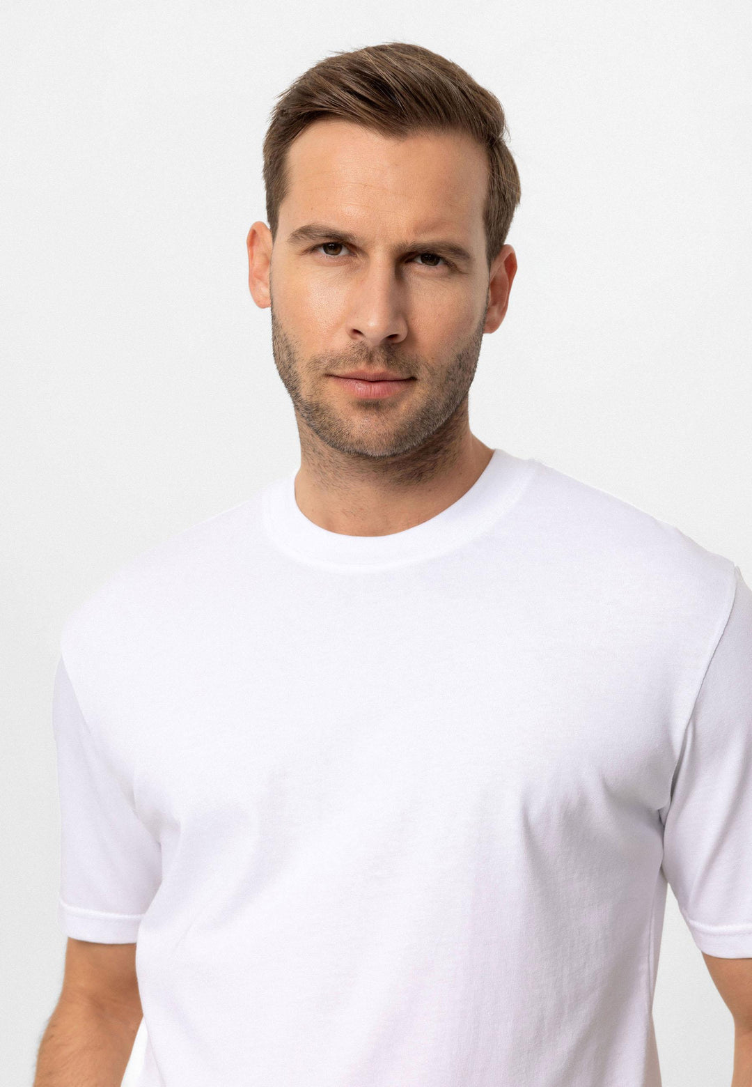 Camiseta básica de hombre blanca con cuello redondo - Wessi