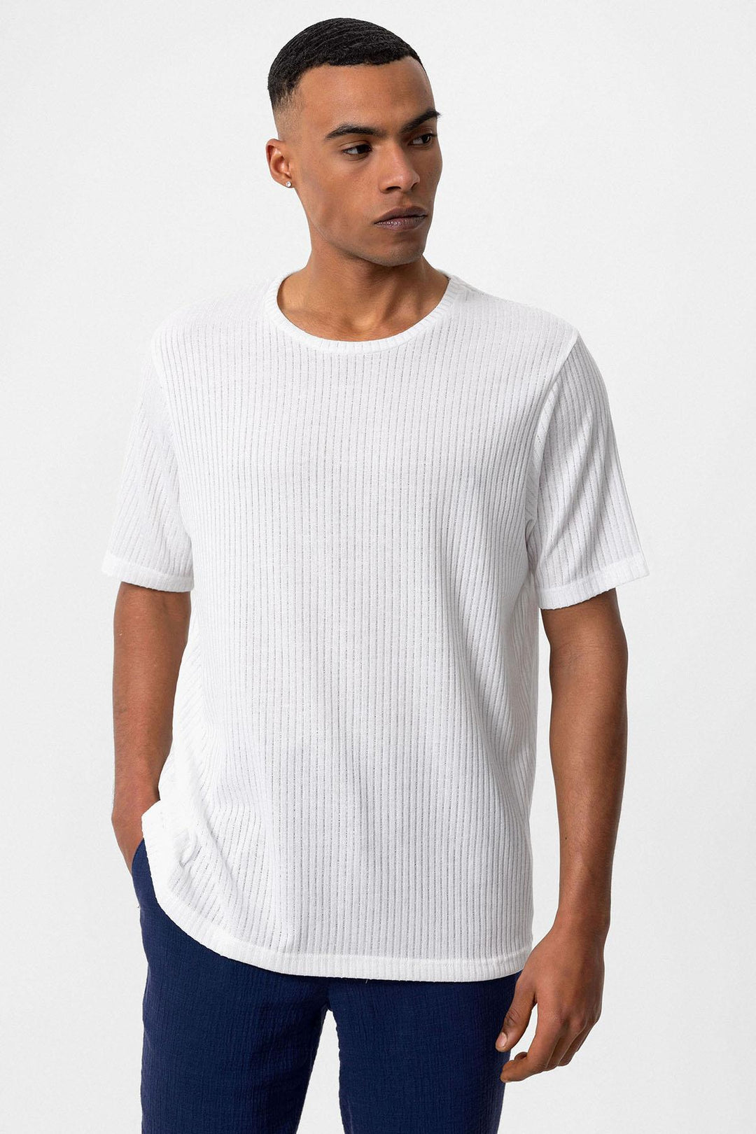 Camiseta de hombre blanca de canalé con cuello redondo - Wessi