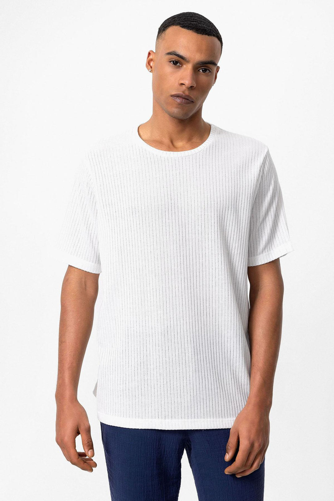 Camiseta de hombre blanca de canalé con cuello redondo - Wessi