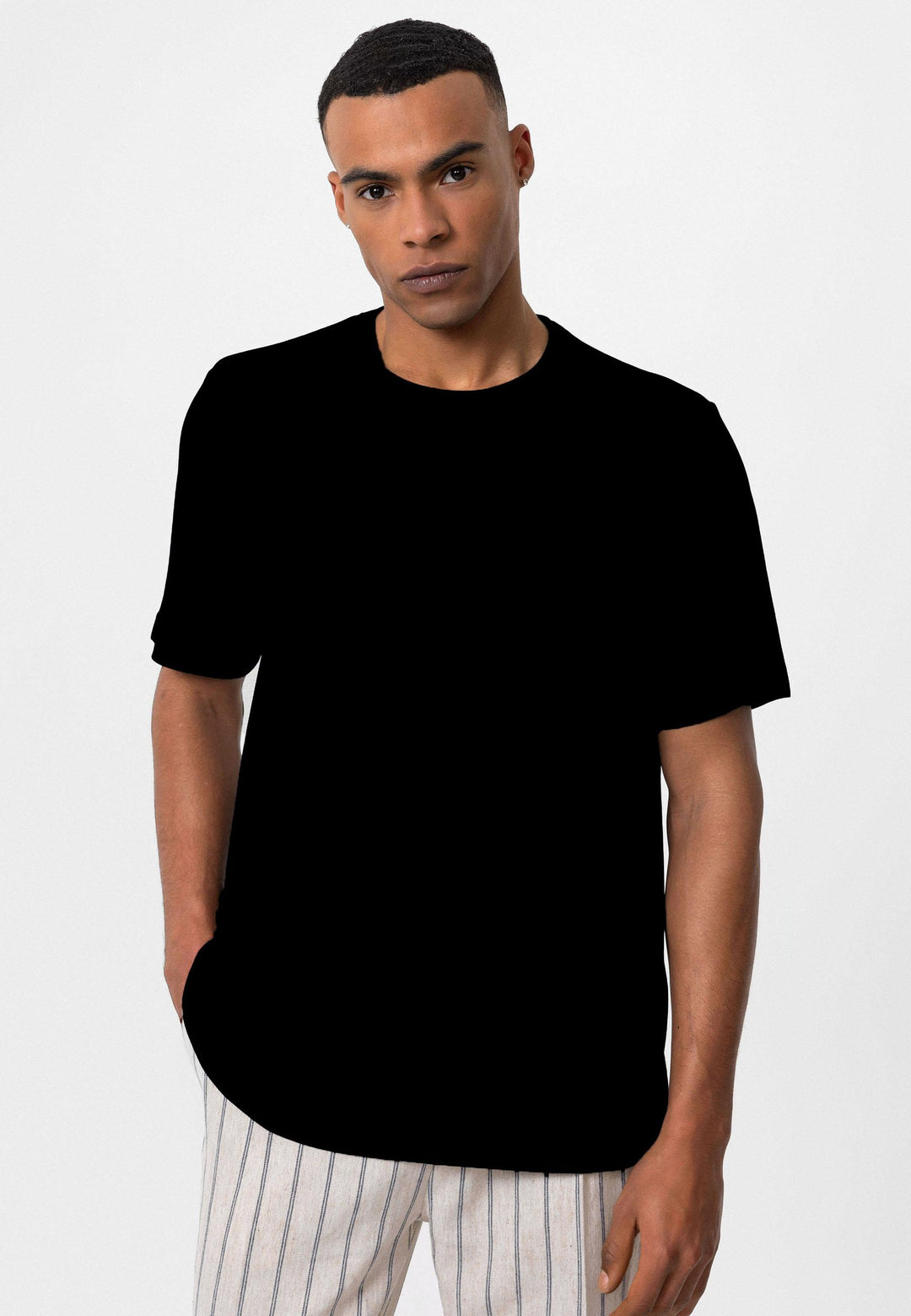 Camiseta de hombre negra regular fit con cuello redondo - Wessi