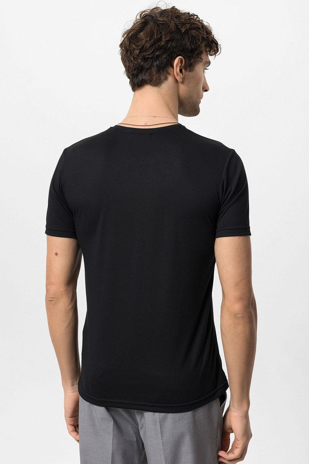 Camiseta ajustada de hombre negra con cuello redondo - Wessi