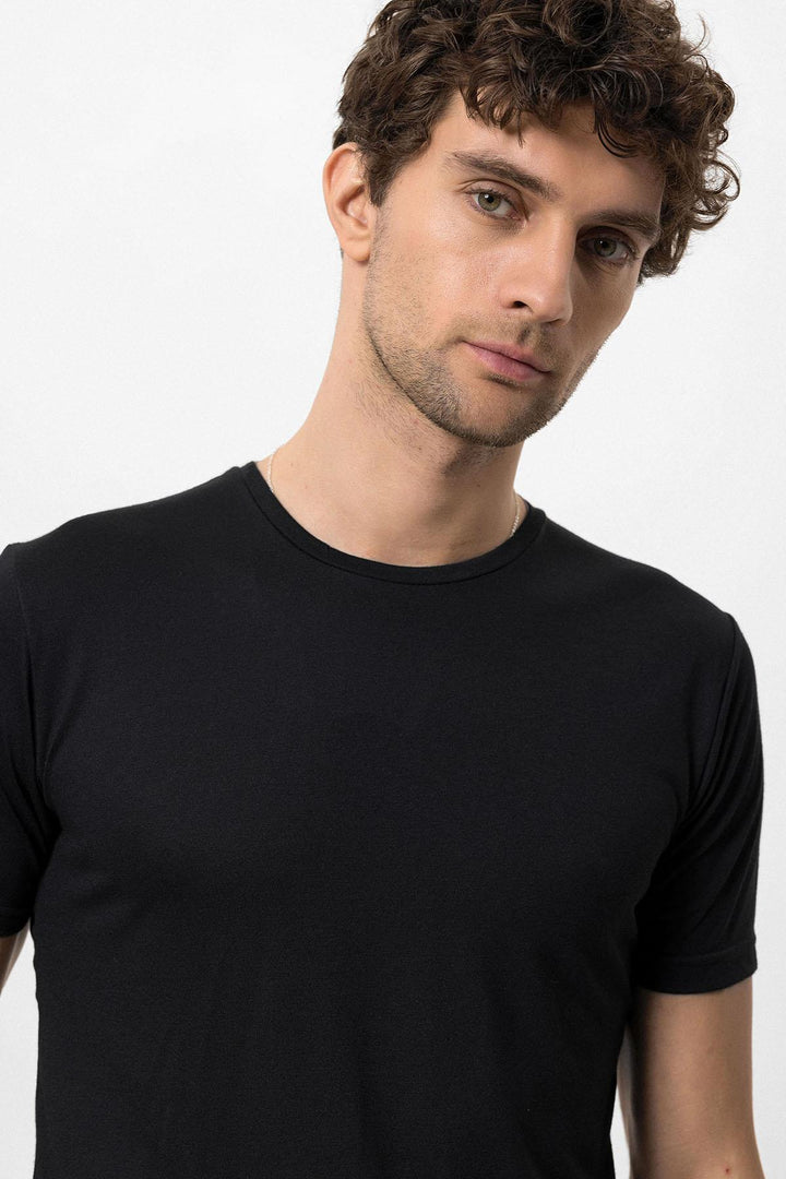 Camiseta ajustada de hombre negra con cuello redondo - Wessi