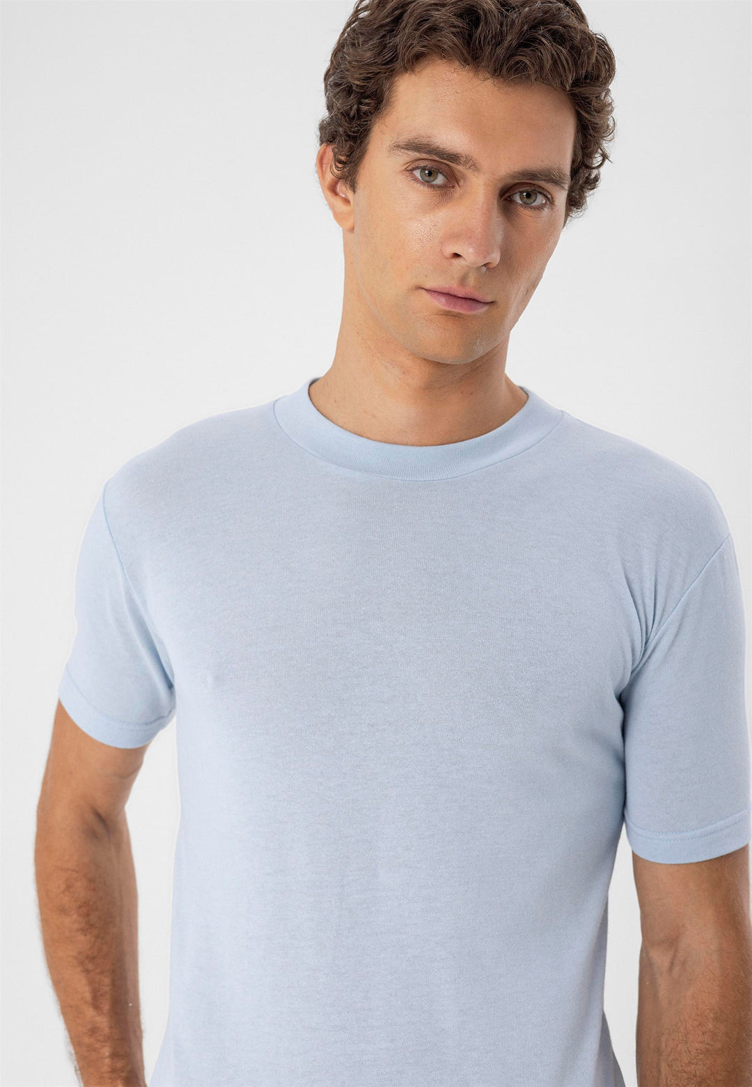 Camiseta ajustada de hombre azul bebé con cuello redondo - Wessi