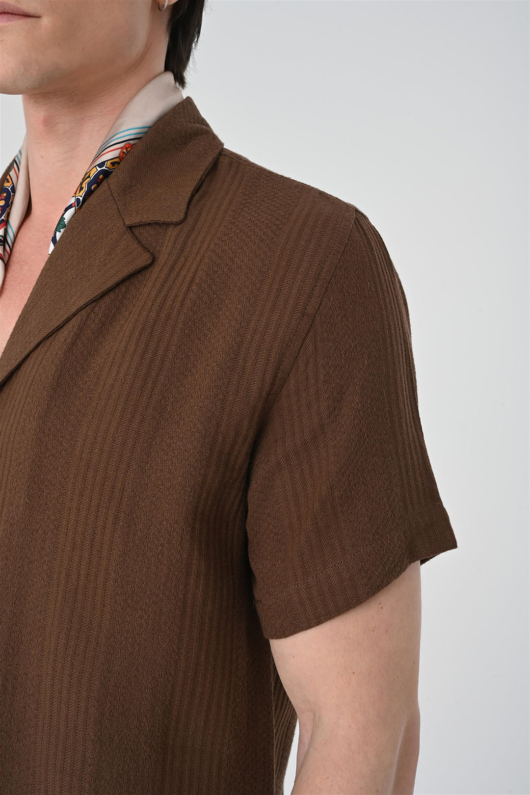 Camicia a maniche corte con motivo intrecciato marrone da uomo - Wessi