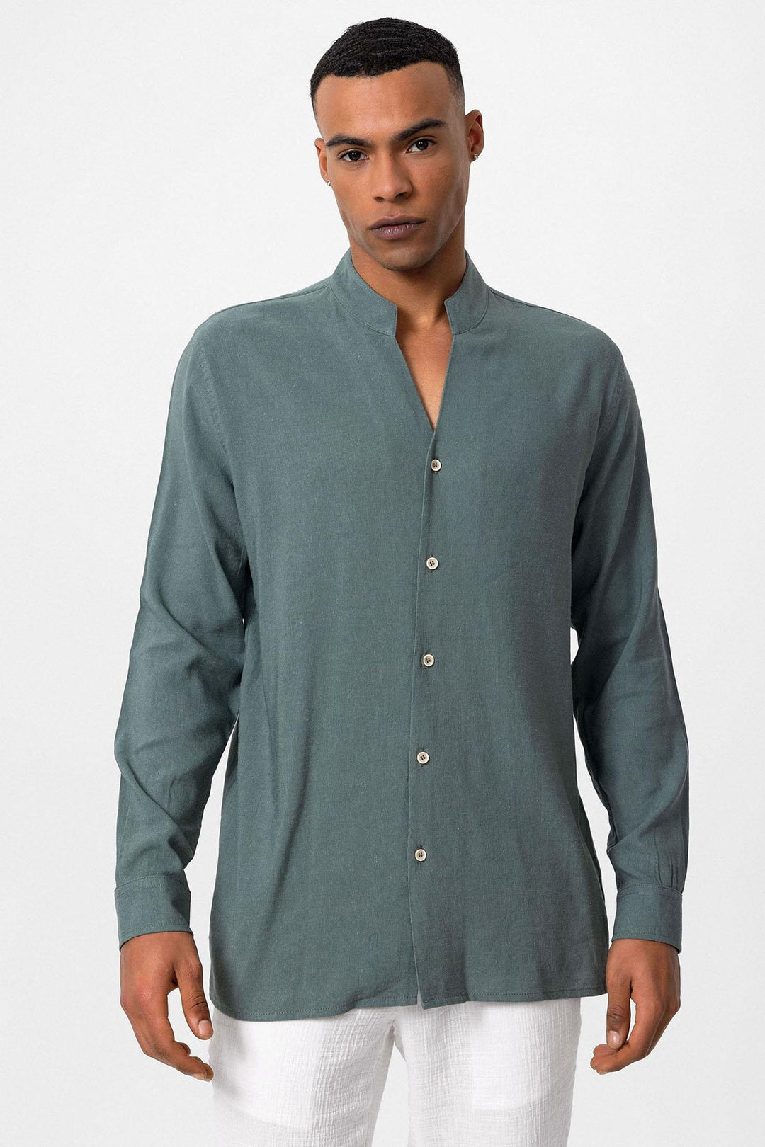 Camisa de manga larga con cuello alto caqui para hombre - Wessi