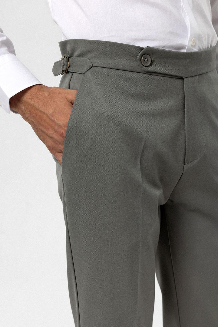 Pantalón caqui de corte regular y cintura alta para hombre - Wessi