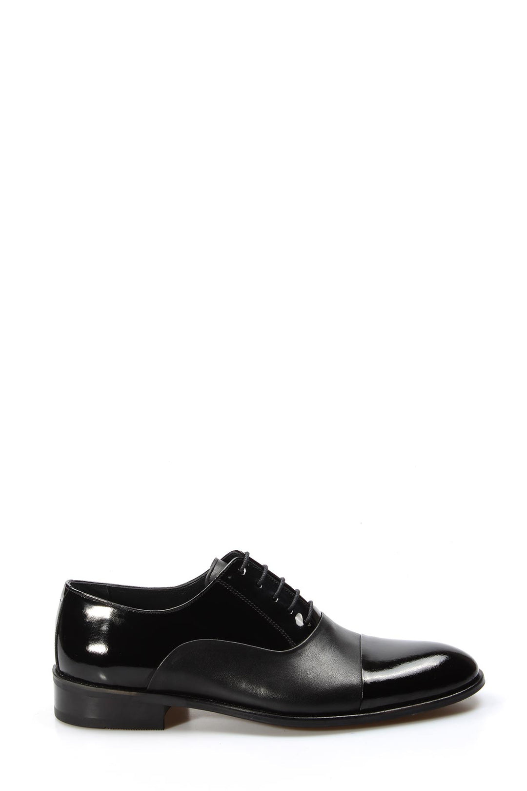 Zapatos Oxford de charol negro para hombre con elegante puntera y acabado brillante - Wessi