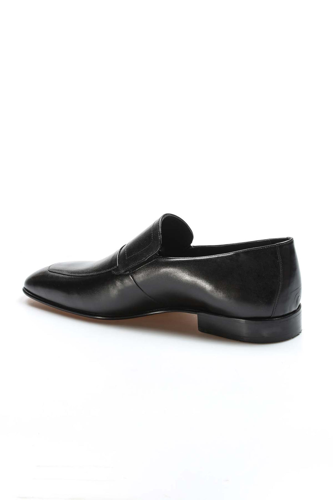 Men's Black Leather Loafers with Sleek Design and Minimal Stitching