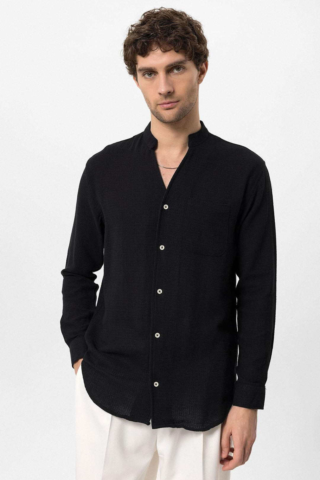 Camisa de hombre texturizada de punto con cuello juez negra - Wessi