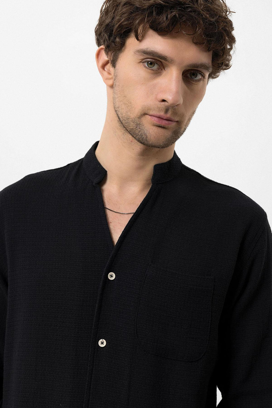 Camisa de hombre texturizada de punto con cuello juez negra - Wessi