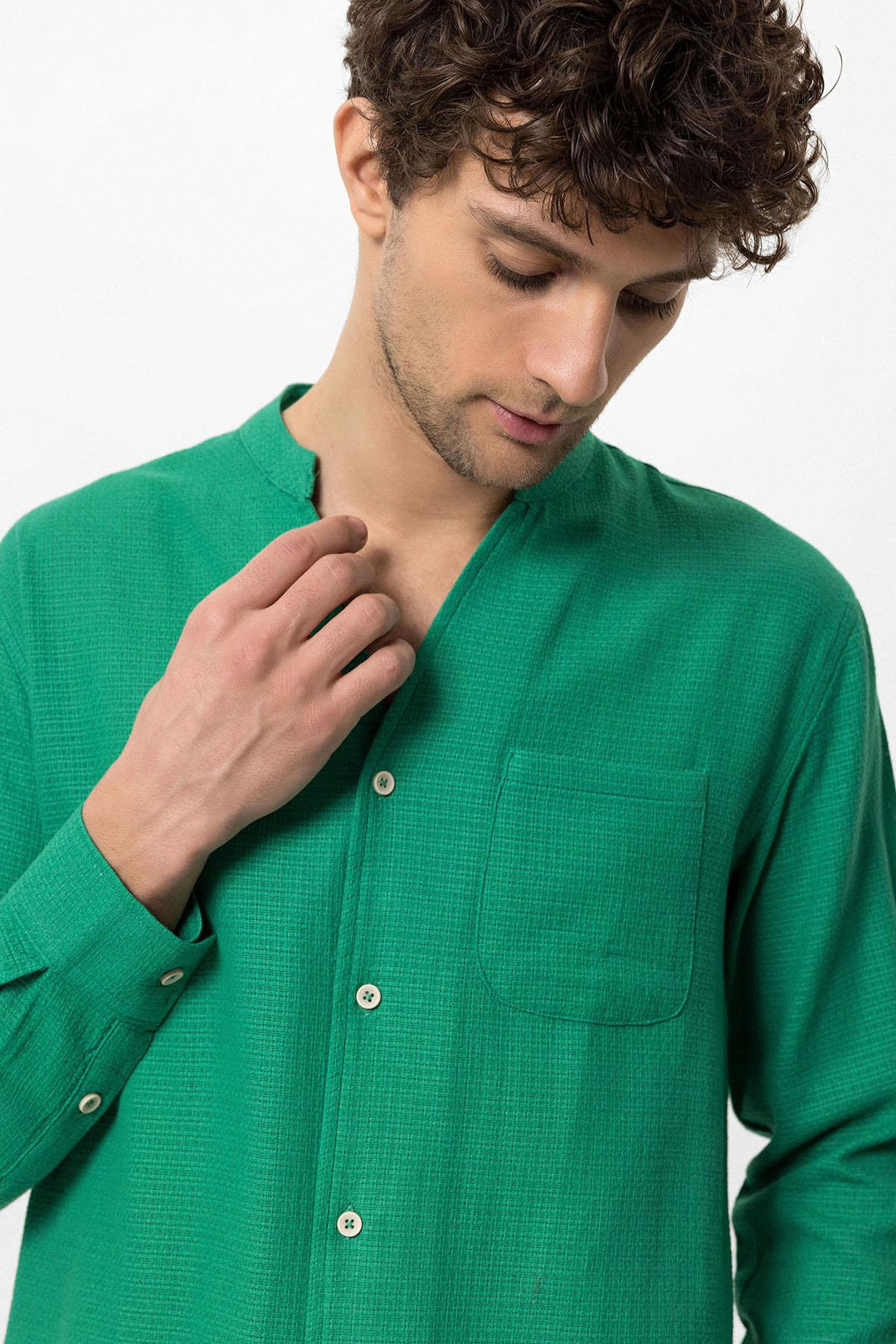 Camisa de hombre texturizada de punto con cuello juez verde pato - Wessi