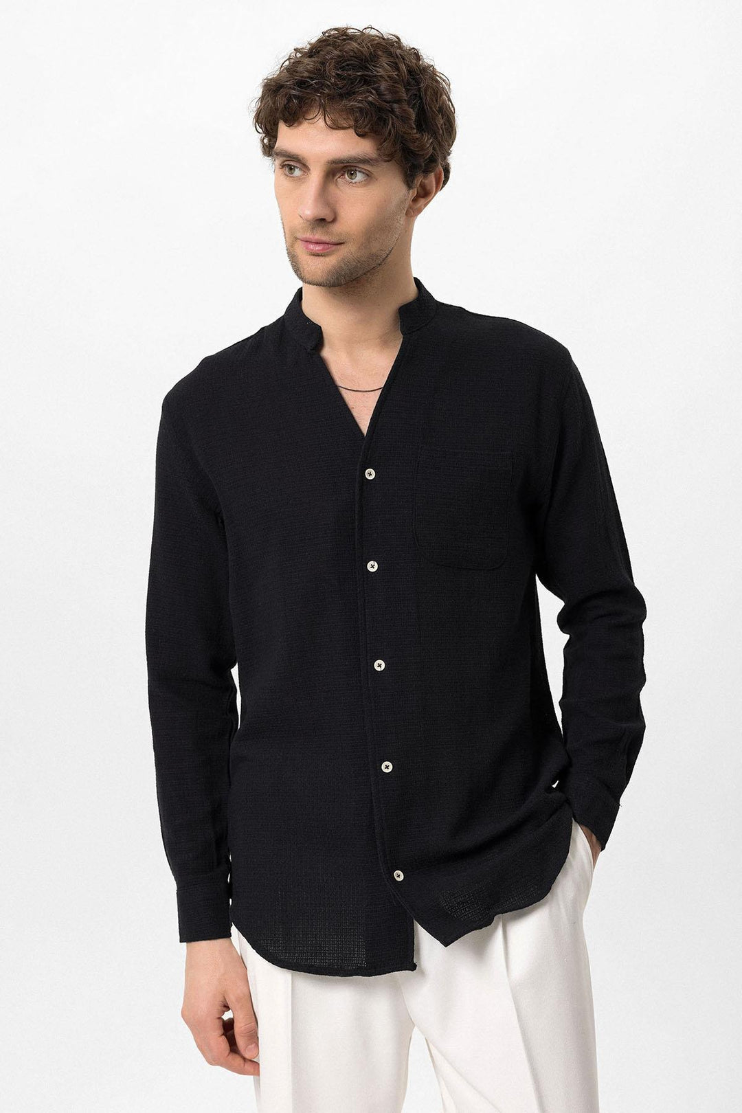 Camisa de hombre texturizada de punto con cuello juez negra - Wessi