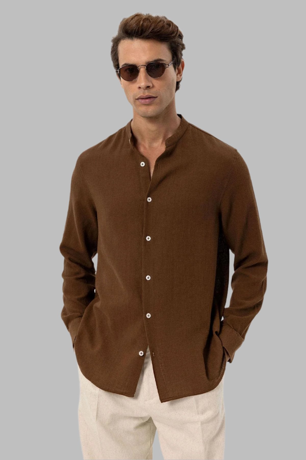 Camisa tejida con cuello mandarin marron para hombre Wessi