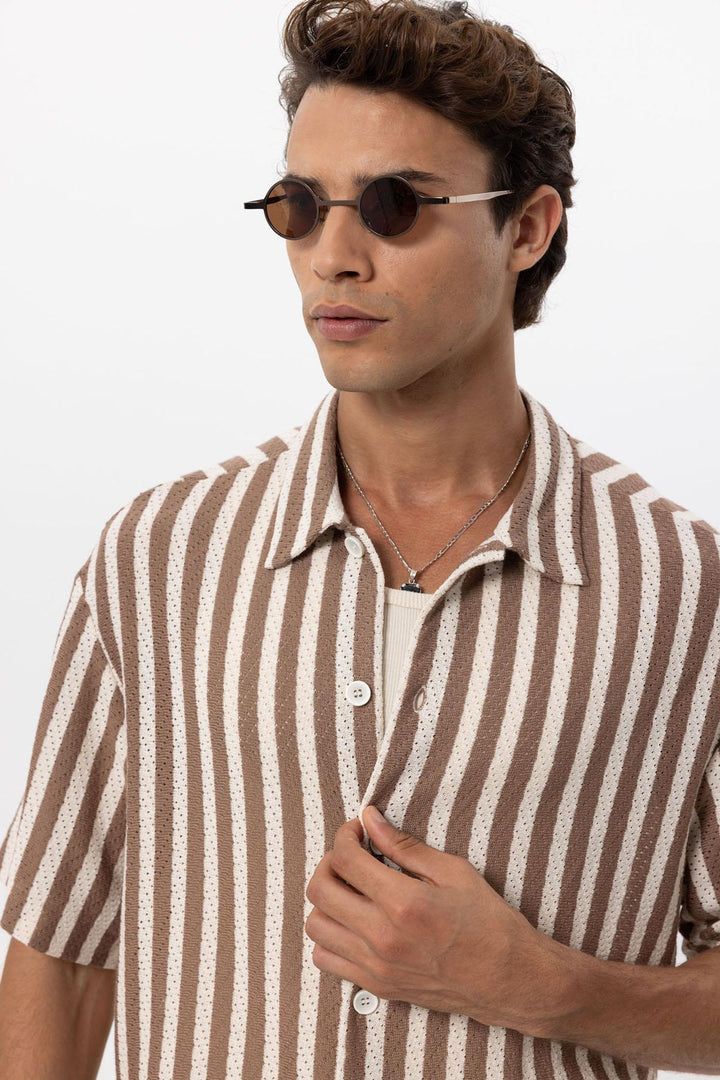 Camisa de hombre oversize de punto a rayas marrón - Wessi