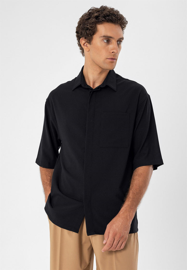 Camisa de hombre negra oversize de manga corta con botones ocultos - Wessi