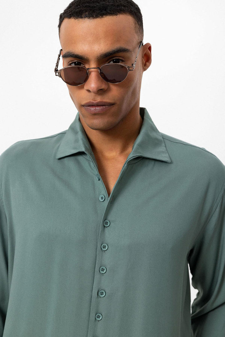 Camisa de hombre verde regular fit con cuello camp - Wessi