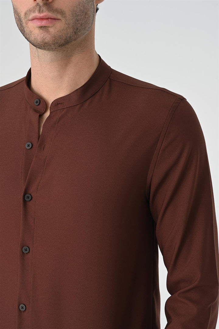 Camisa de hombre marrón regular fit con cuello mao - Wessi