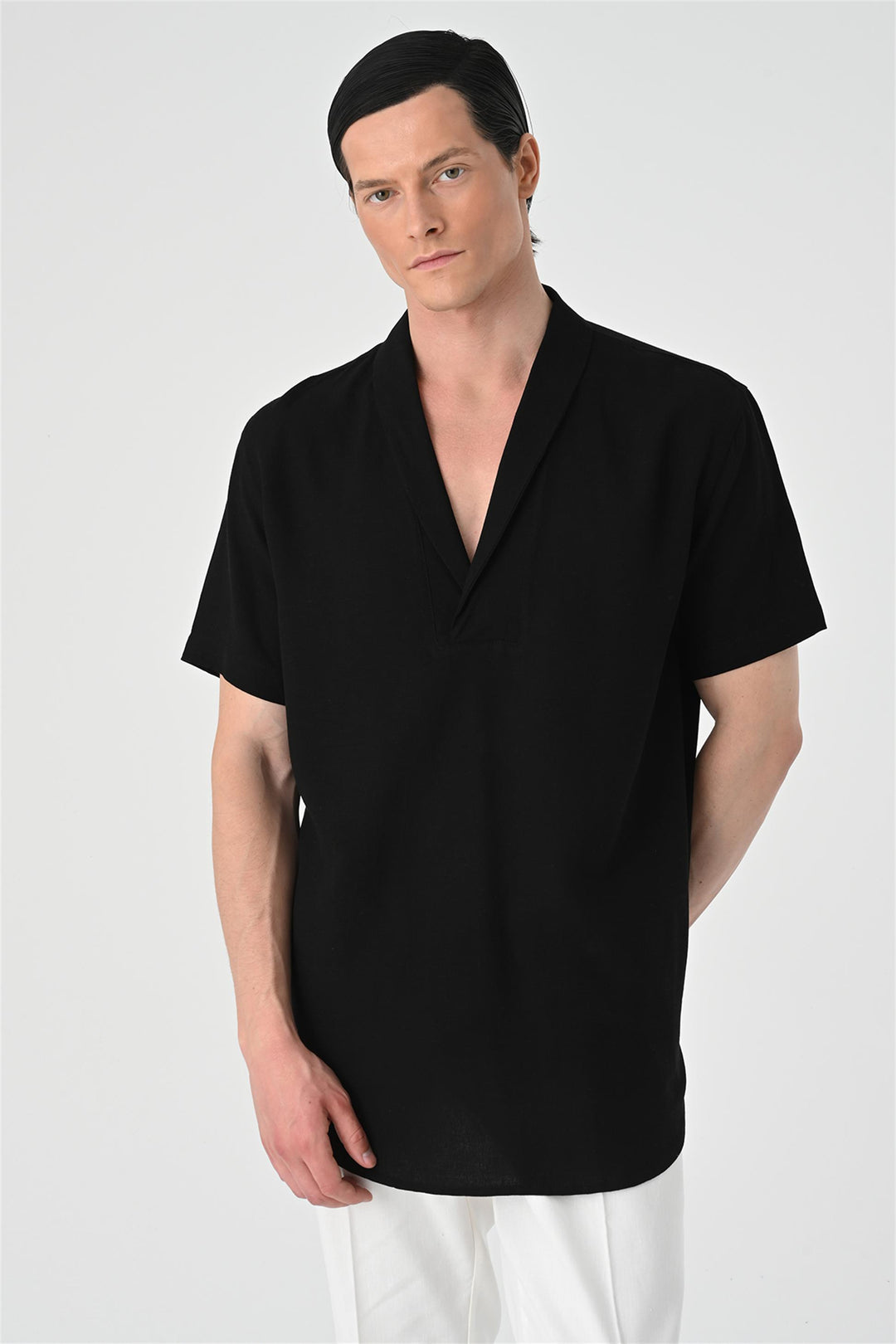 Camisa de manga corta con cuello chal Relax Fit negra para hombre - Wessi