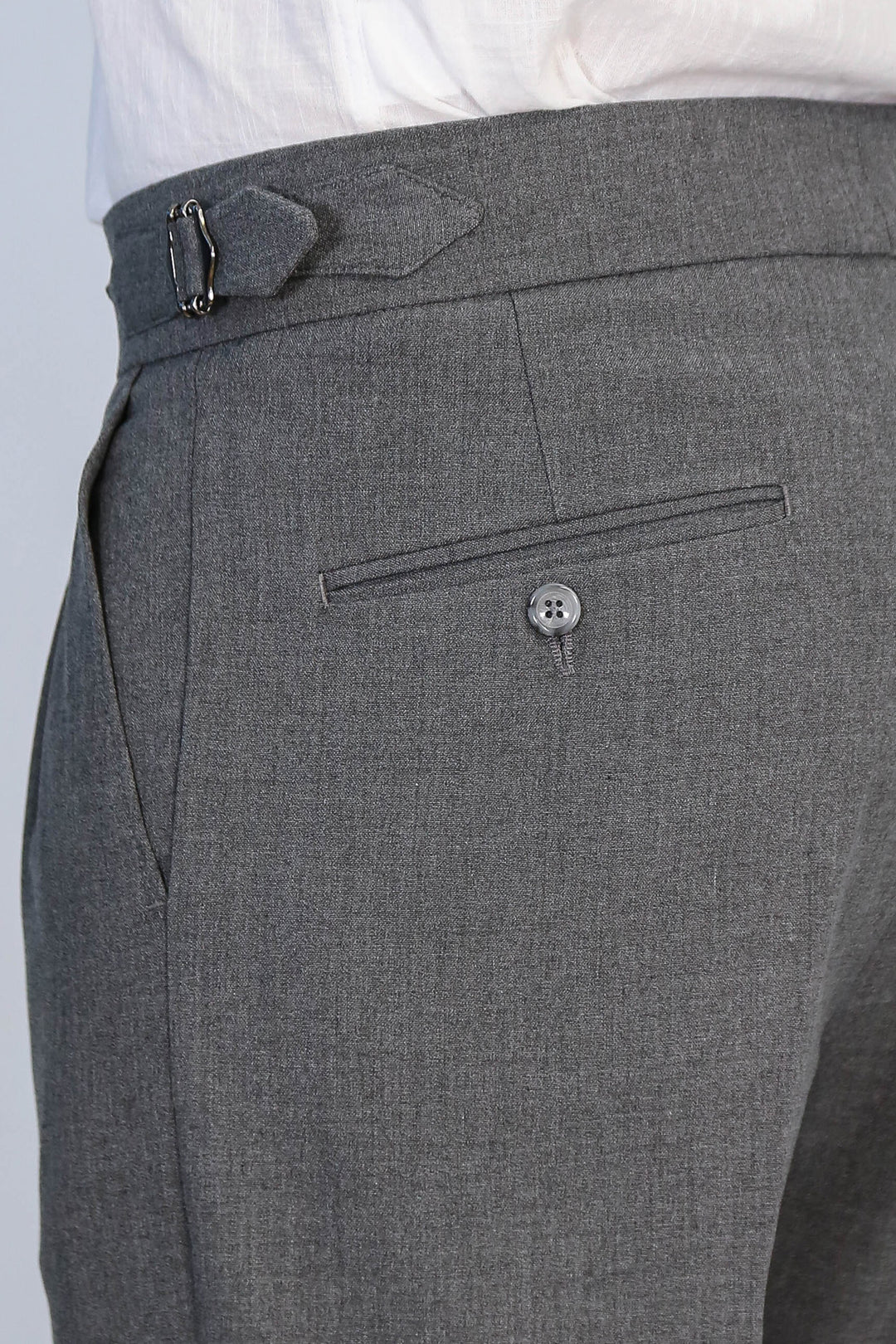 Anthracite Double-Pleated High-Waisted Slim Fit Trousers with Side Buckles – Wessi