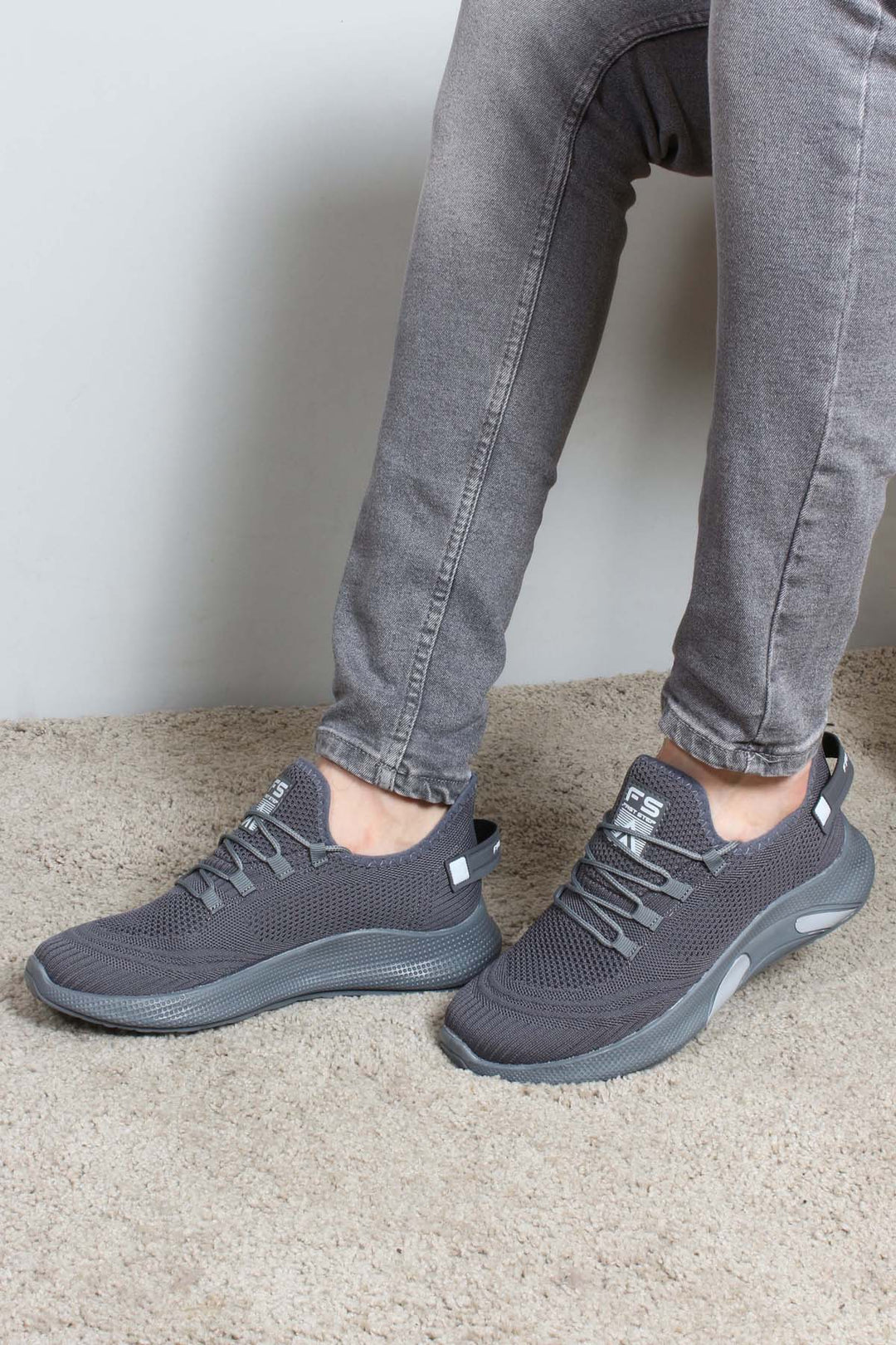 Men's Gray Knit Sneakers with Lightweight Sole - Wessi