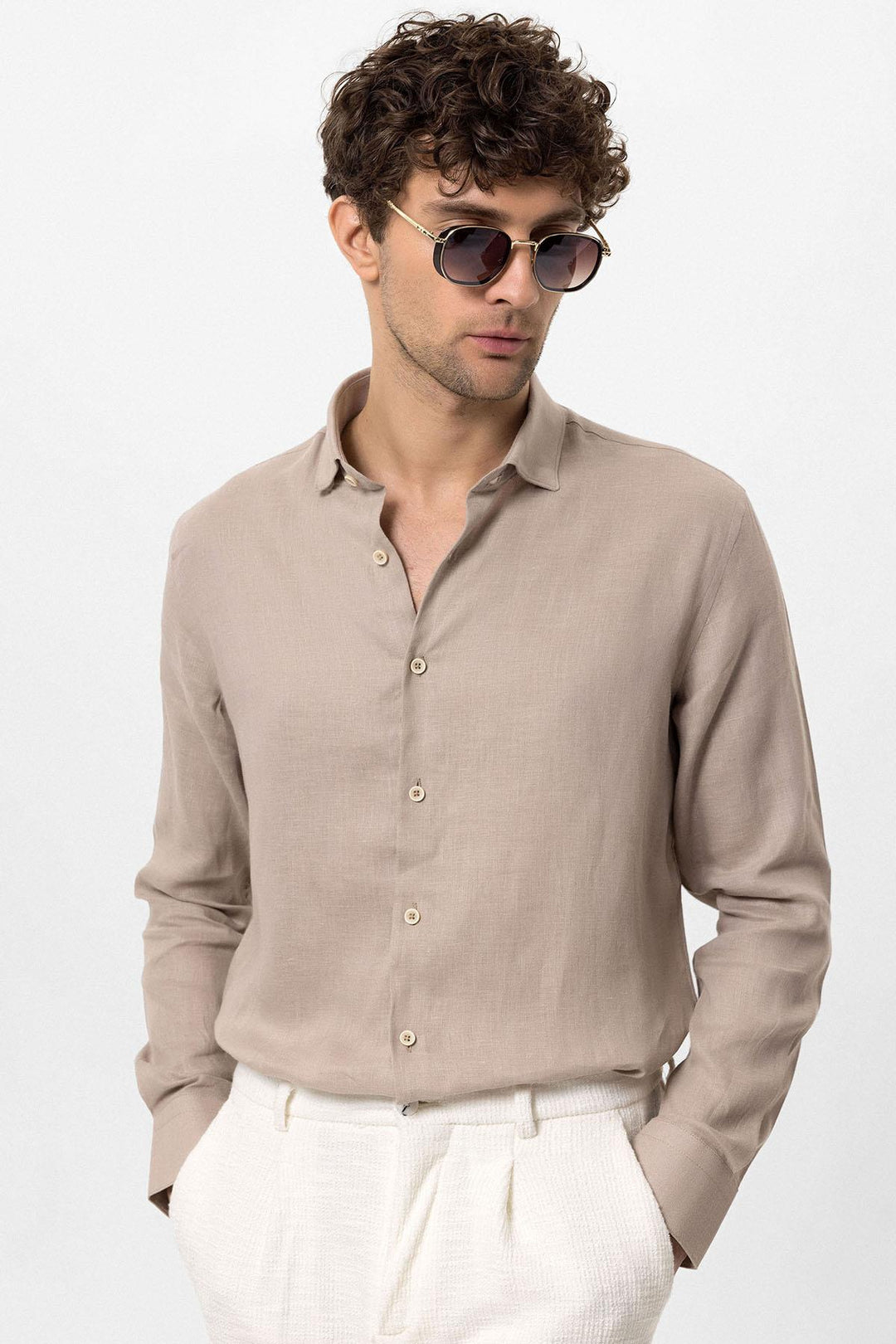 Camisa de hombre 100% lino con detalle de botones y cuello beige - Wessi