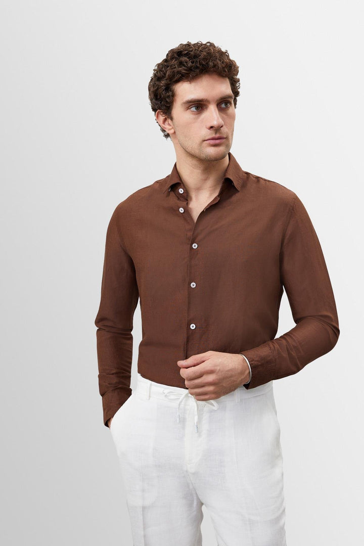 Camisa de hombre 100% lino con detalle de botones y cuello marrón - Wessi